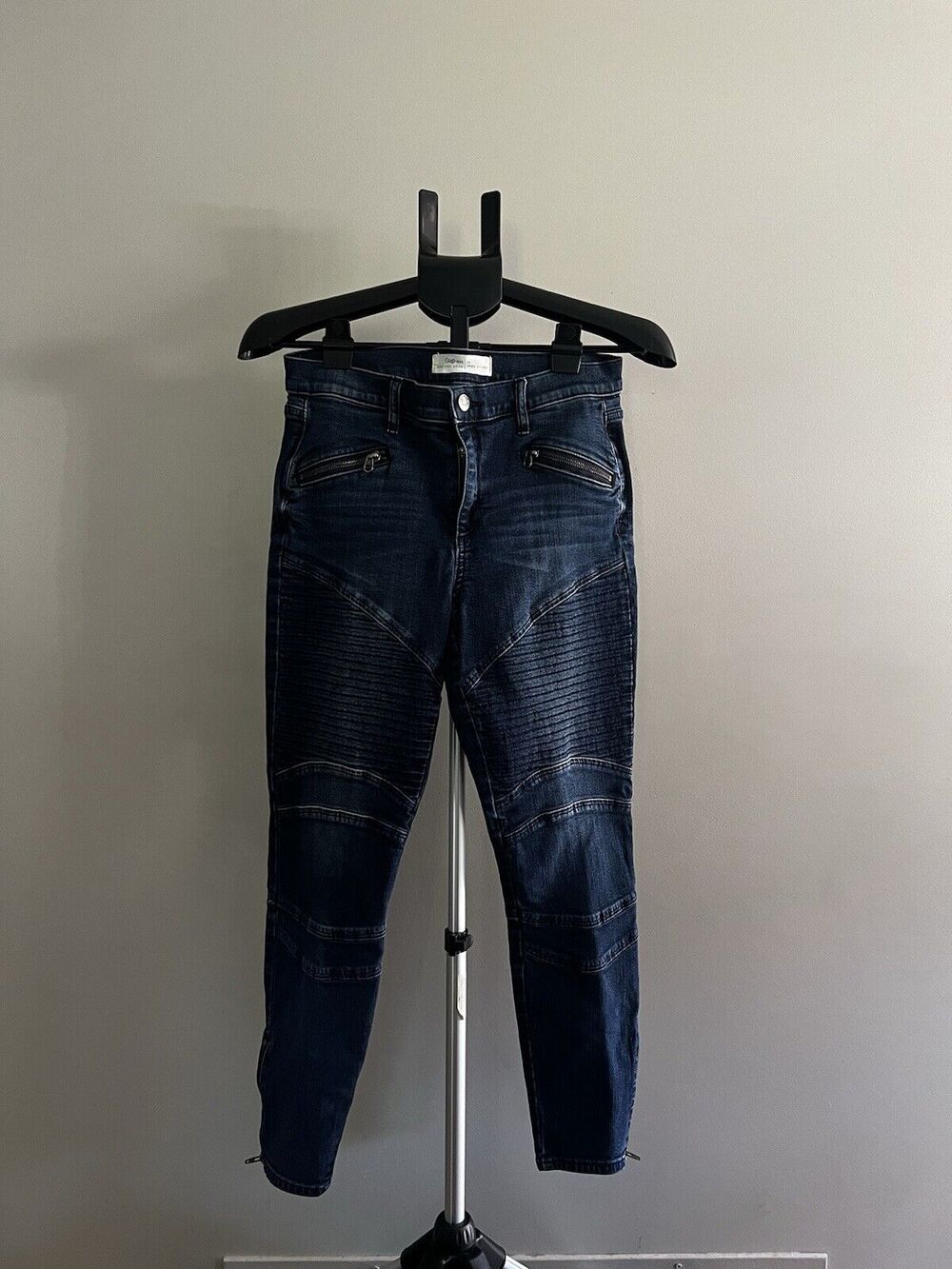 Gap Jeans size 30 True Skinny